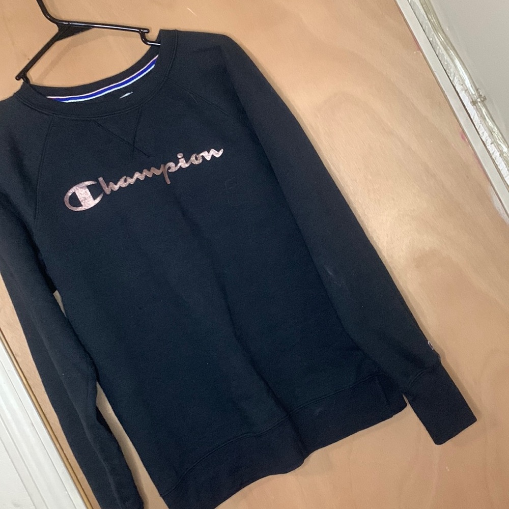 Rose gold lettered black champion sweater.